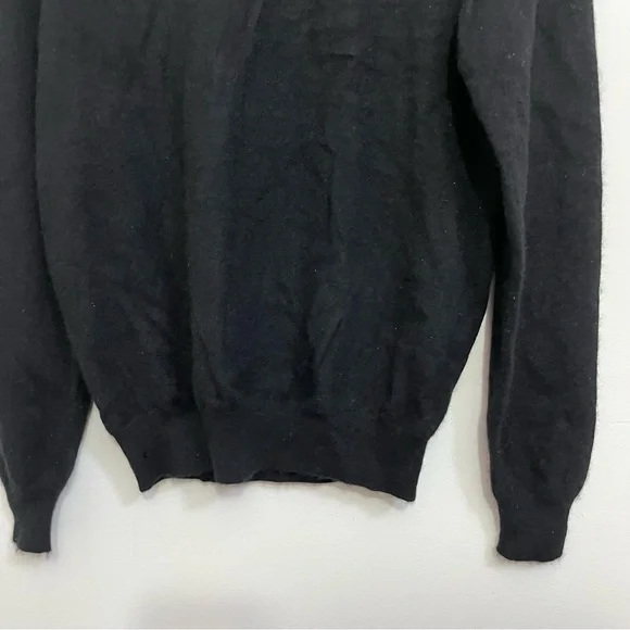 Men’s cashmere sweater in black by Club Room is like new Size Small.